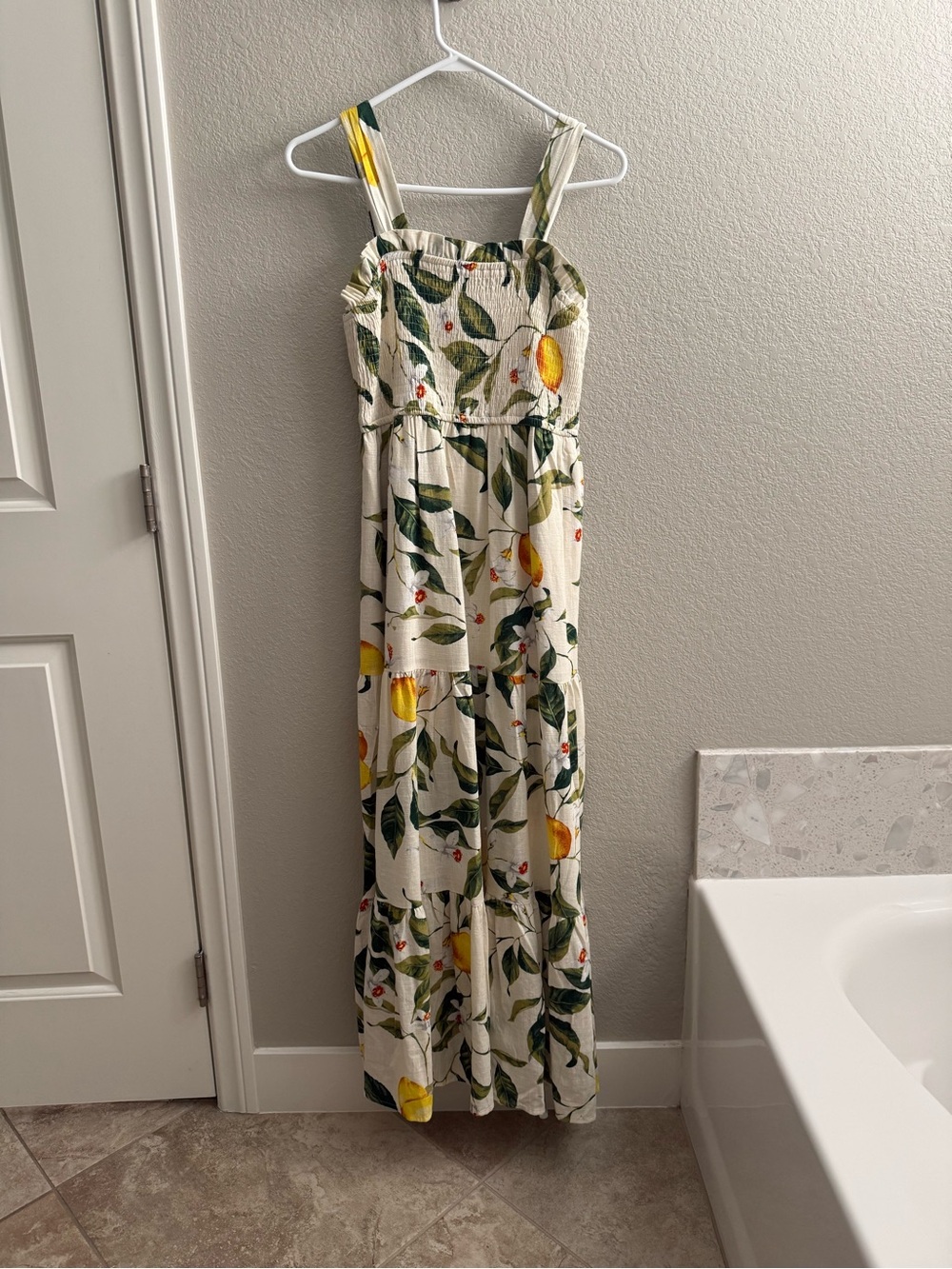 EXPRESS lemon print maxi dress 🍋 - Picture 5 of 5